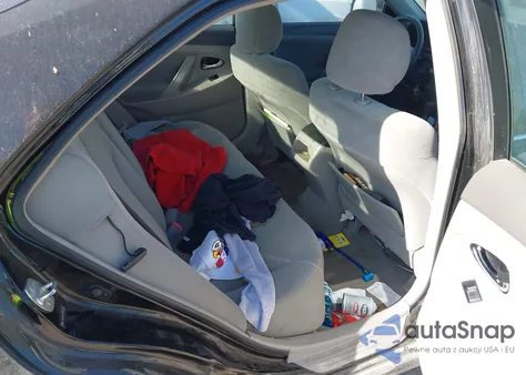 2009 Toyota Camry Le z USA, uszkodzony, nr VIN 4T4BE46K79R097585